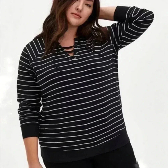 Torrid Striped Lace Up Sweatshirt Pullover Black White Soft Fleece 2X EUC Raglan - Picture 1 of 12